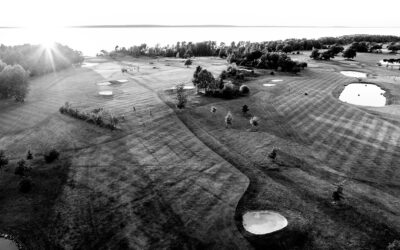 Golfbana i svartvit